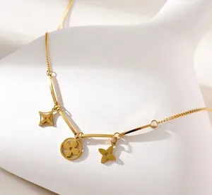 Clover Gold Necklace thumbnail 1