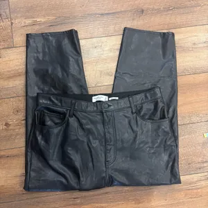 Abercrombie & Fitch Black Vegan Leather Pants Ankle Straight Ultra High Rise 16S thumbnail 3