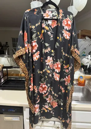 American Eagle Black Floral Kimono thumbnail 1