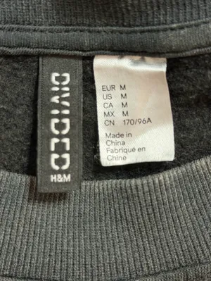 H&M Divided Women’s Ultimate Hi-Speed Racing Car Faded Black Cropped Sweater M thumbnail 3