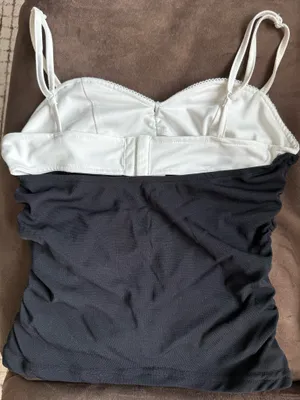 Black top w white bra Size M thumbnail 1