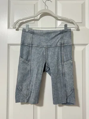Lululemon Fast and Free 10” Ice Dye Bike Shorts Size 6 thumbnail 2