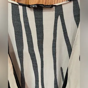 ZARA Zebra Print Satin Wrap Mini Dress w/‎ Tie Ruched Cuffs Black & Ecru Medium thumbnail 7
