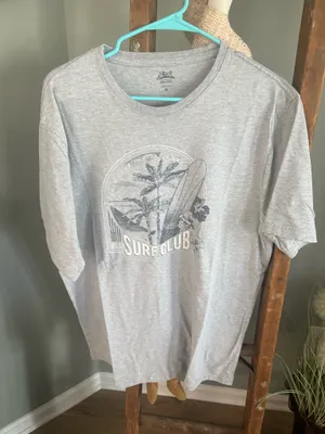 Izod size XL, gray graphic T-shirt thumbnail 1