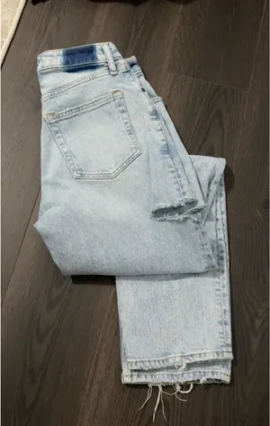 Abercrombie High-Rise Curve Love Jeans thumbnail 2