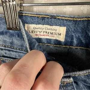 Levi’s‎ Premium Medium Wash 70s High Flare Jeans thumbnail 4