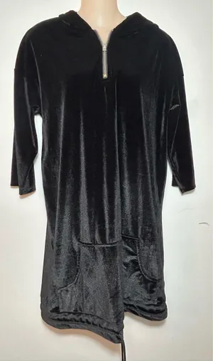 Women's sports and home dress.Size M. $28. thumbnail 1