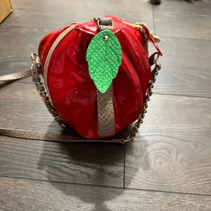 Betsey Johnson Rare Apple Orchard Crossbody Bag Purse thumbnail 5