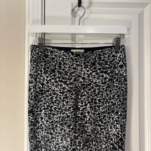 Maeve by Anthropologie Margot Kick Flare Pants Black and White Floral Size Women’s XXS thumbnail 2