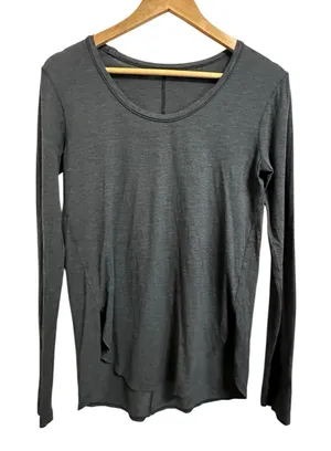 Lululemon‎ women's grey long sleeve scoop neck tee size 2 thumbnail 1