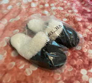 Victoria’s Secret PINK Slippers thumbnail 1