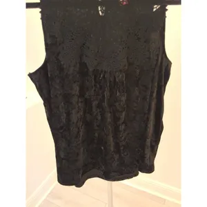 No Boundries Size XL Blace Lace And Velvet Sleeveless High Neck Top thumbnail 3