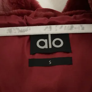 Alo Yoga Knock Out Hooded Faux Fur Hooded Jacket Cranberry S thumbnail 4
