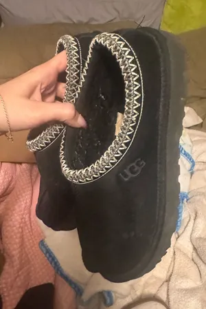 UGG Slippers thumbnail 1