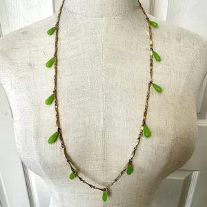 Gold tone and green teardrop beaded necklace thumbnail 1