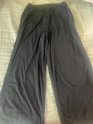 Alo Yoga Pants thumbnail 2