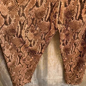 Express Brown Tan Snakeskin Print Belted Wrap Stretchy Jumpsuit Large‎ thumbnail 6
