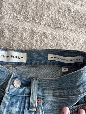 Aritzia Denim forum shorts size26 thumbnail 2