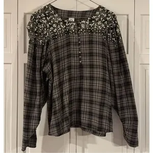 Anthropologie Akemi + Kin plaid flannel embellished pearl top M thumbnail 13