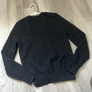 Quince Cashmere Sweater mongolian crewneck womens Black (medium) classic office thumbnail 4