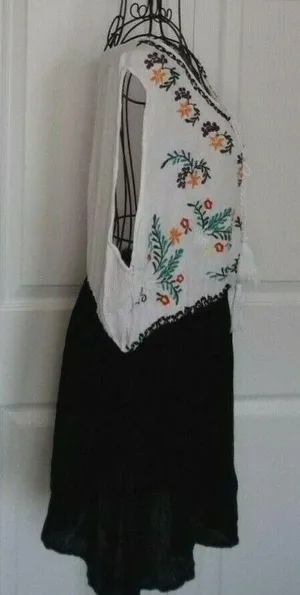 OSO Casuals Sleeveless Floral Embroidered CrinkleTop Black & White Elastic Sz1X thumbnail 3