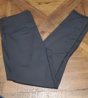 Everyday High-Waist Black Leggings thumbnail 1