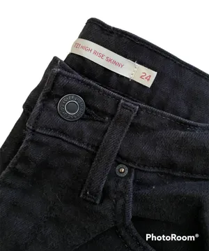 Levi's 721 High-Rise Skinny Jeans thumbnail 3