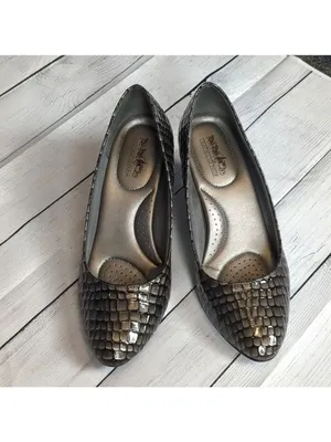 Coach and four shiny snakeskin heels size 8.5 thumbnail 3