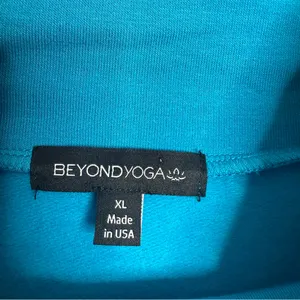NWT‎ Beyond Yoga All Time Cropped Pullover Long Sleeves Blue Athleisure Gym Yoga thumbnail 4