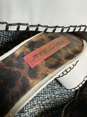 Betsey Johnson Tricksy White Leather Platform Stiletto Heels Hot Pink and Black thumbnail 2