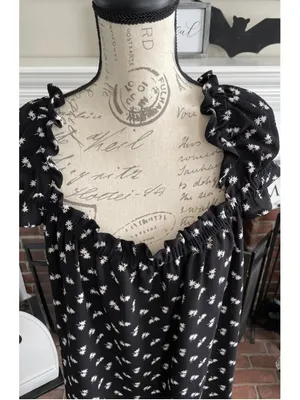 CeCe - Size Large - black w/ivory floral thumbnail 2