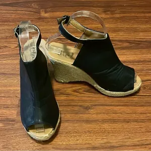 Rue21 ETC! Black Faux Leather Peep Toe Platform Wedge Sandals Size 6/7 thumbnail 1