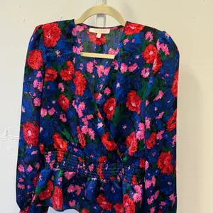 WAYF Floral Wrap V-Neck Smocked Peplum Blouse Long Sleeve Blue Red Small thumbnail 3