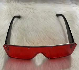Sunglasses thumbnail 2
