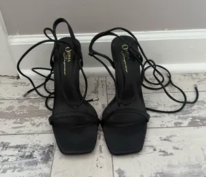 olivia jaymes black heels Size 7.5 thumbnail 1