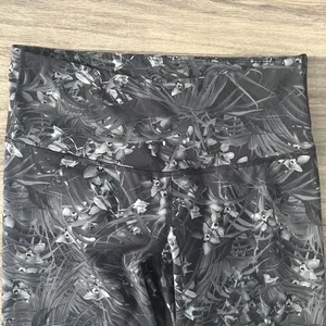 Old Navy Floral Print Fitted Crop Leggings Large thumbnail 2