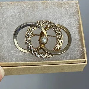 Vintage gold tone triple ring faux pearl brooch thumbnail 2