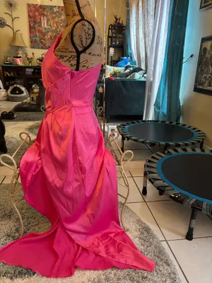 Stunning pink dress size Lg 🩷🩷 thumbnail 5