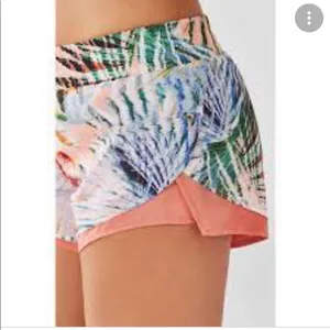 Fabletics Size XL Peach Palm Tropical Print‎ Latrice Athletic Shorts thumbnail 6