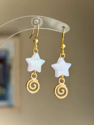 Handmade star & swirl dangle earrings⭐️❤️ thumbnail 4