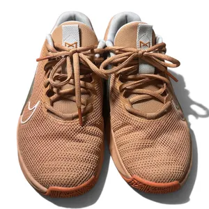 Nike Metcon 9 Amber Brown Cross Training Shoes Women’s Size 8 thumbnail 1