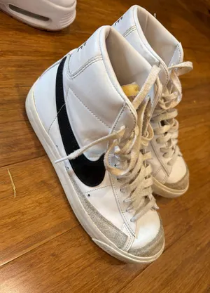 Nike shoes  thumbnail 1