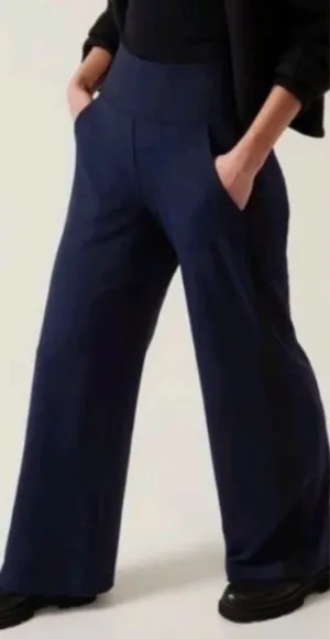 Athleta Venice Colorblock Wide Leg Navy Pants Size M thumbnail 1