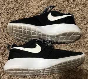 Nike Black and White Sneakers with Sleek Design thumbnail 1