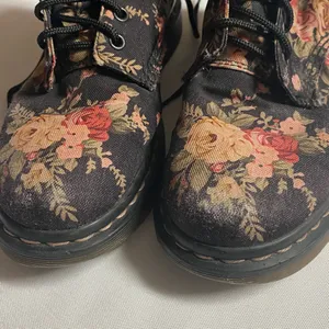 Dr.Martens 11821 Retired Vintage Victorian Rose Floral Combat Boots Retired W7 thumbnail 4