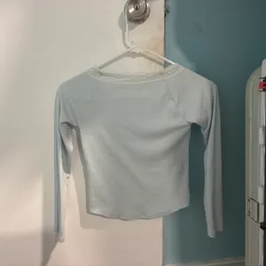 Abercrombie Kids Light Blue Lace Trim Long Sleeve Henley Shirt Girls Size 9/10 thumbnail 3