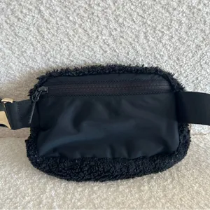 Lululemon Everywhere Fleece Black Belt Bag Gold Hardware Purse‎ thumbnail 4