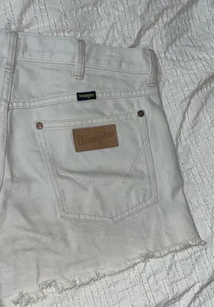 Wrangler shorts size 28 thumbnail 3