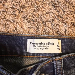 Abercrombie Fitch Ultra High Rise Ankle Straight Dark Wash‎ Denim Jeans Women thumbnail 2