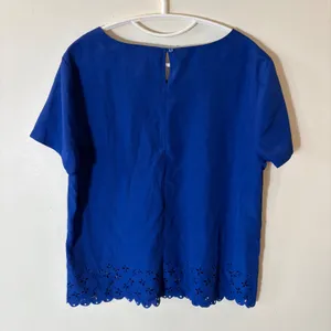 J. Crew Royal Blue Laser Cut Eyelet Scalloped Hem‎ Blouse Size Medium thumbnail 4